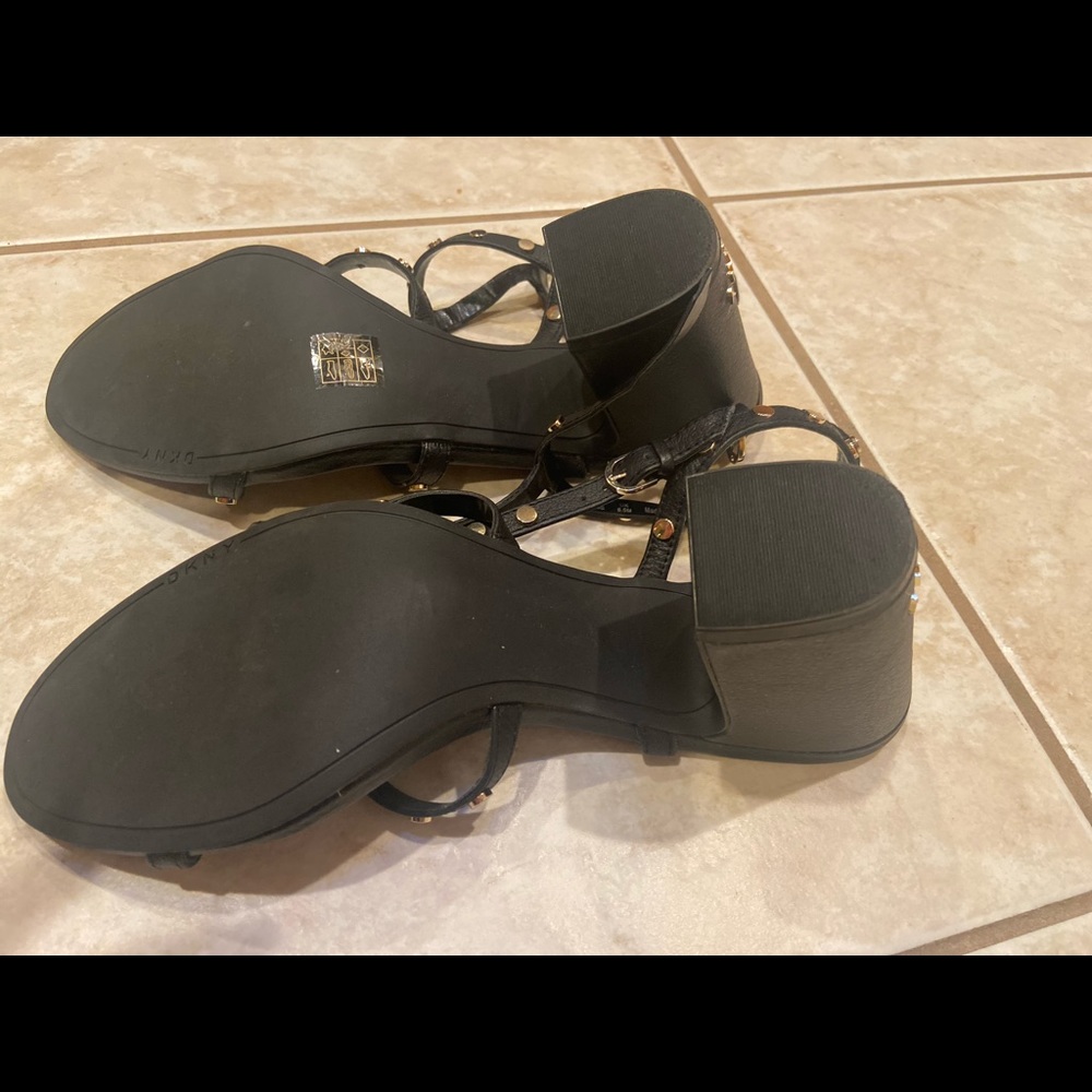 DKNY HANZ T STRAP MULE WITH STUDS - Picture 2 of 13